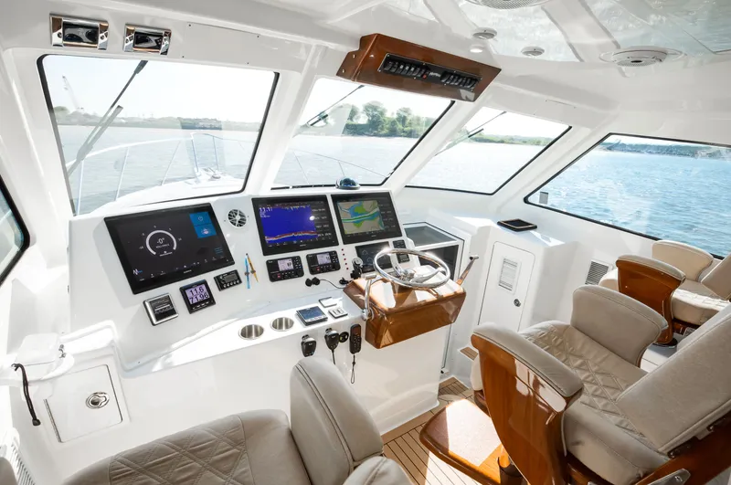 Slide: The Image of Henriques 42 Express Hardtop Bridge 2021 - 14