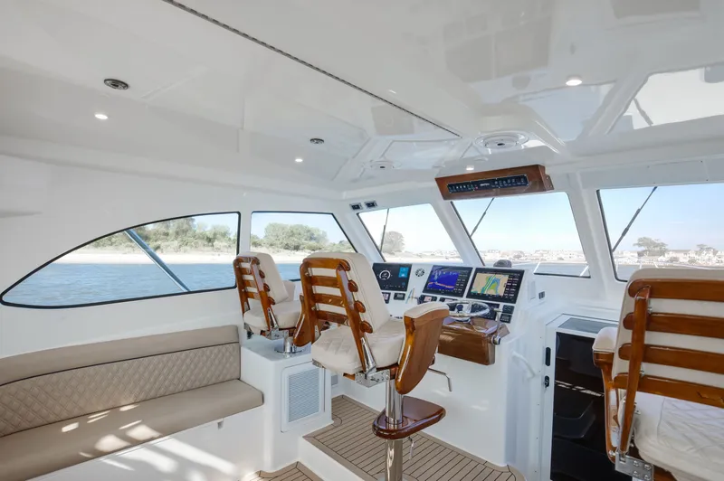 Slide: The Image of Henriques 42 Express Hardtop Bridge 2021 - 16