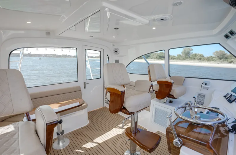 Slide: The Image of Henriques 42 Express Hardtop Bridge 2021 - 18