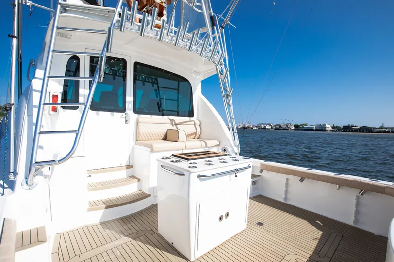 Slide: The Image of Henriques 42 Express Hardtop Bridge 2021 - 24