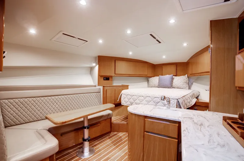 Slide: The Image of Henriques 42 Express Hardtop Bridge 2021 - 26