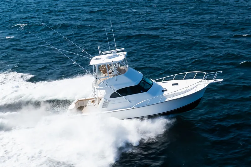 Slide: The Image of Henriques 42 Express Hardtop Bridge 2021 - 3