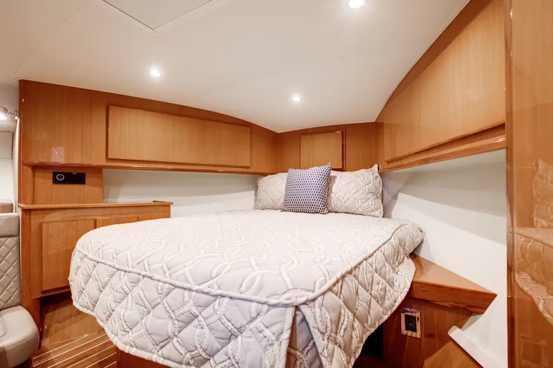 Slide: The Image of Henriques 42 Express Hardtop Bridge 2021 - 30