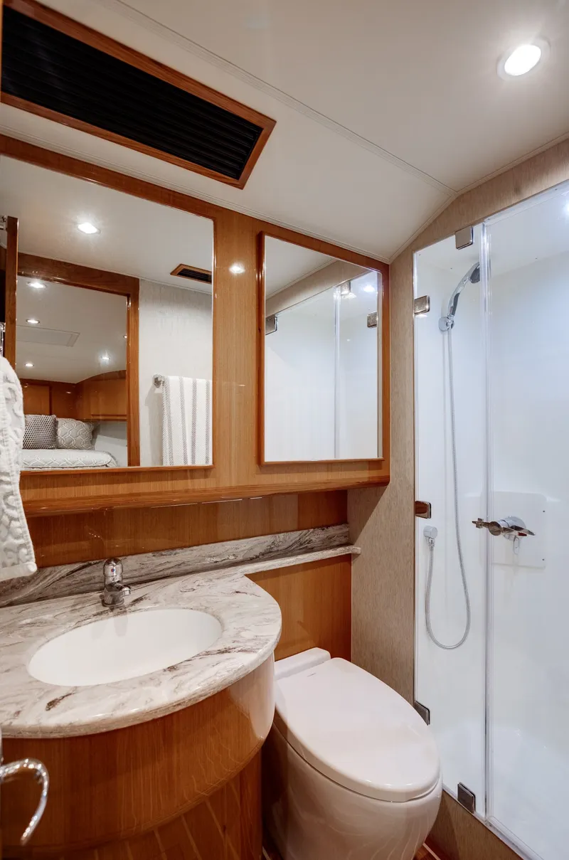 Slide: The Image of Henriques 42 Express Hardtop Bridge 2021 - 32