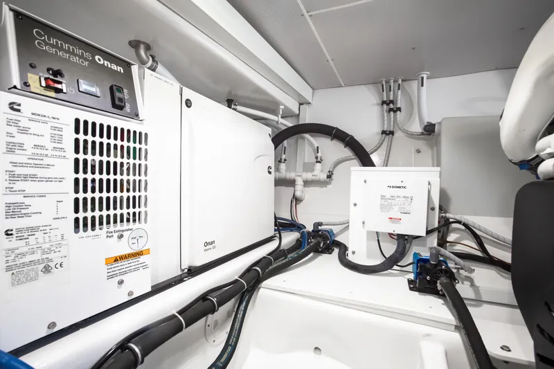 Slide: The Image of Henriques 42 Express Hardtop Bridge 2021 - 37