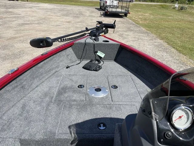 Slide: The Image of Tracker Super Guide V-16 SC 2026 - 17