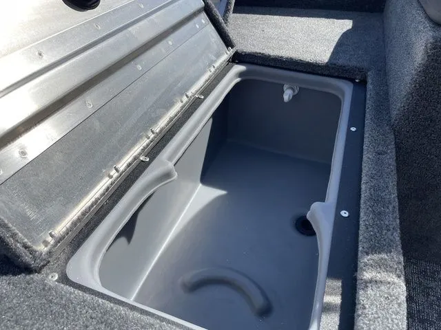 Slide: The Image of Tracker Super Guide V-16 SC 2026 - 19