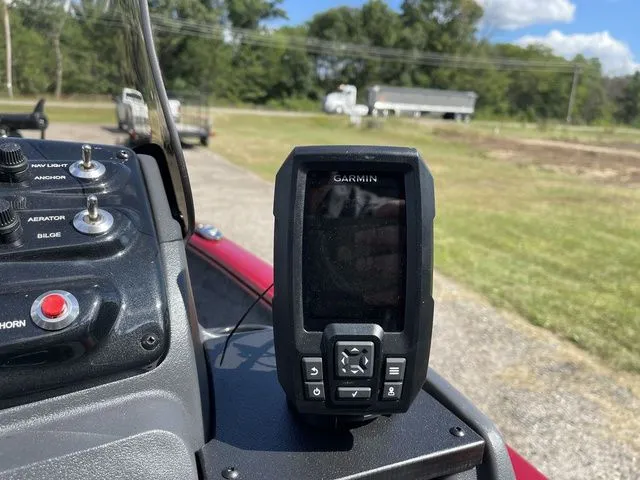 Slide: The Image of Tracker Super Guide V-16 SC 2026 - 25