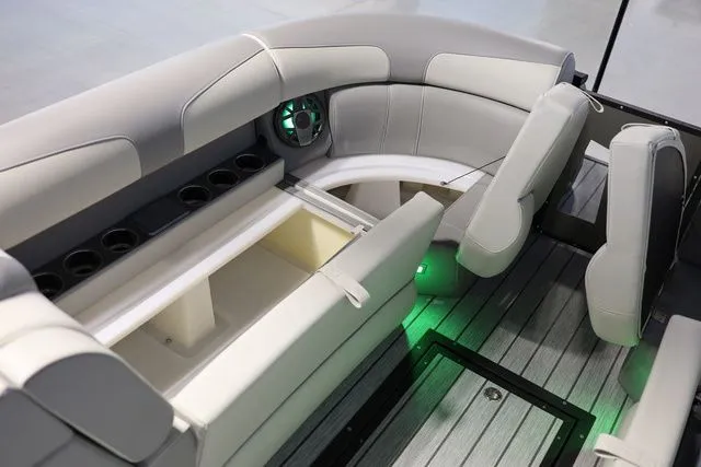 Slide: The Image of Montara SURF BOSS 2.0 25' SL 2026 - 10