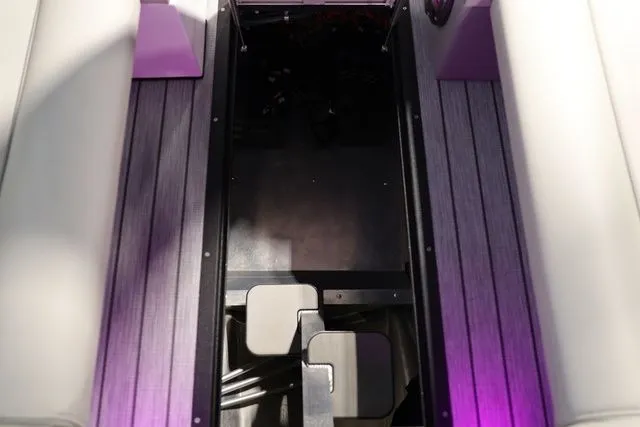 Slide: The Image of Montara SURF BOSS 2.0 25' SL 2026 - 11