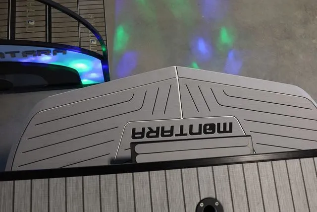 Slide: The Image of Montara SURF BOSS 2.0 25' SL 2026 - 15