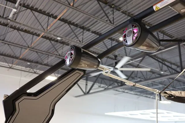 Slide: The Image of Montara SURF BOSS 2.0 25' SL 2026 - 17