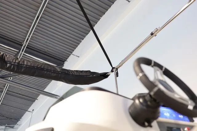 Slide: The Image of Montara SURF BOSS 2.0 25' SL 2026 - 18