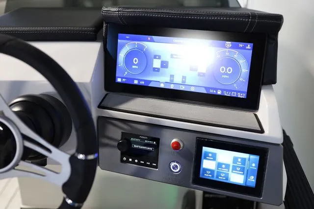 Slide: The Image of Montara SURF BOSS 2.0 25' SL 2026 - 20