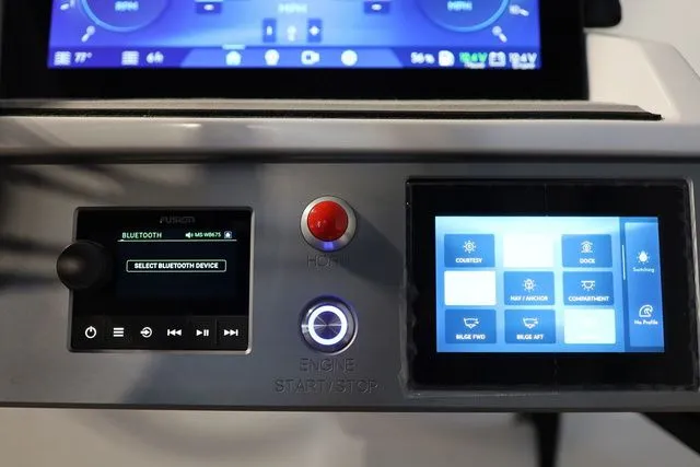 Slide: The Image of Montara SURF BOSS 2.0 25' SL 2026 - 21