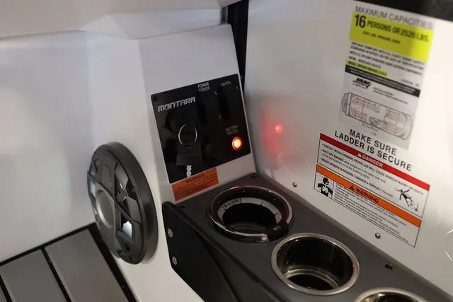 Slide: The Image of Montara SURF BOSS 2.0 25' SL 2026 - 22