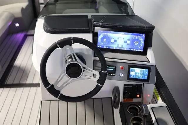 Slide: The Image of Montara SURF BOSS 2.0 25' SL 2026 - 24