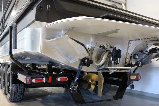 Slide: The Image of Montara SURF BOSS 2.0 25' SL 2026 - 25