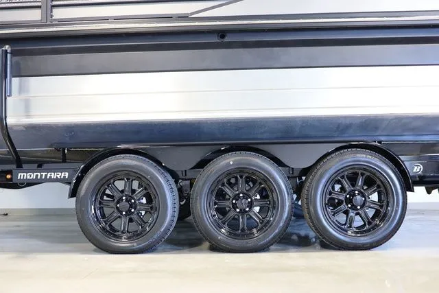 Slide: The Image of Montara SURF BOSS 2.0 25' SL 2026 - 27