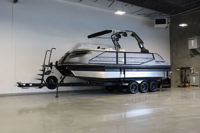 Slide: The Image of Montara SURF BOSS 2.0 25' SL 2026 - 3