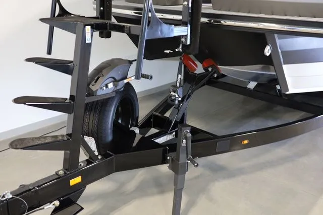 Slide: The Image of Montara SURF BOSS 2.0 25' SL 2026 - 31