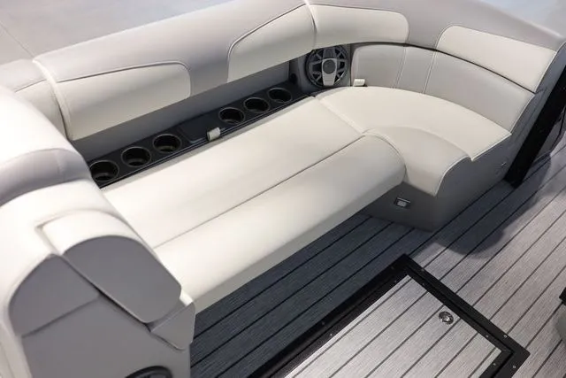 Slide: The Image of Montara SURF BOSS 2.0 25' SL 2026 - 8