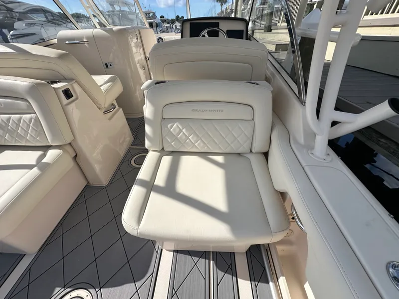 Slide: The Image of Grady-White 285 FREEDOM 2022 - 13