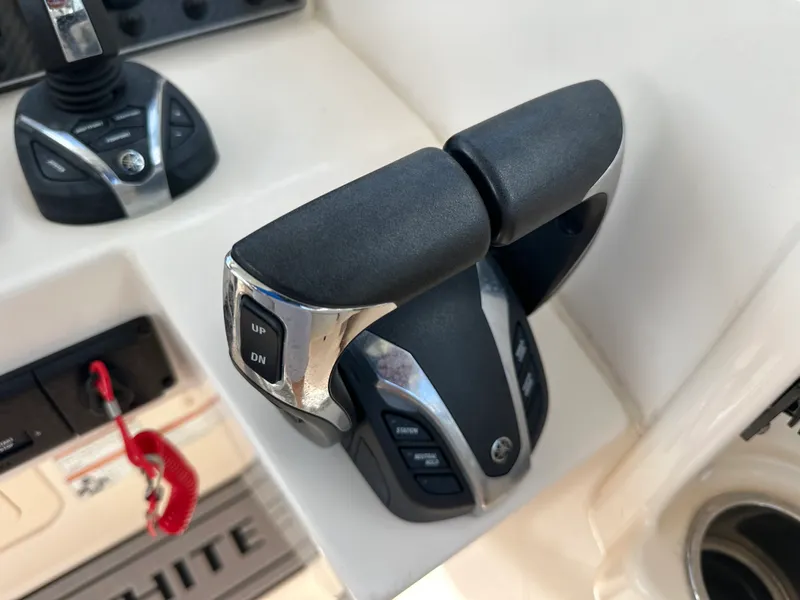 Slide: The Image of Grady-White 285 FREEDOM 2022 - 23