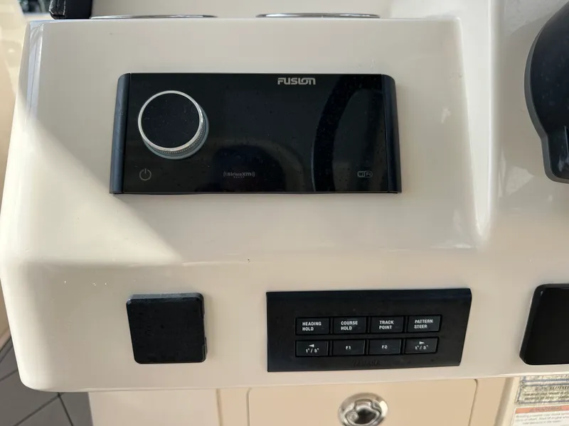 Slide: The Image of Grady-White 285 FREEDOM 2022 - 25