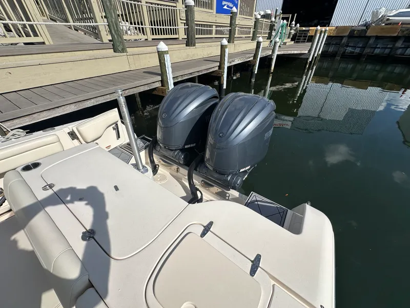 Slide: The Image of Grady-White 285 FREEDOM 2022 - 6