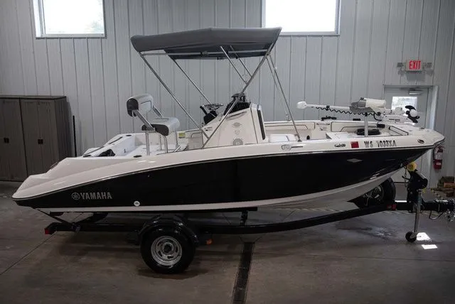 Slide: The Image of Yamaha 190 FSH Sport 2016 - 3