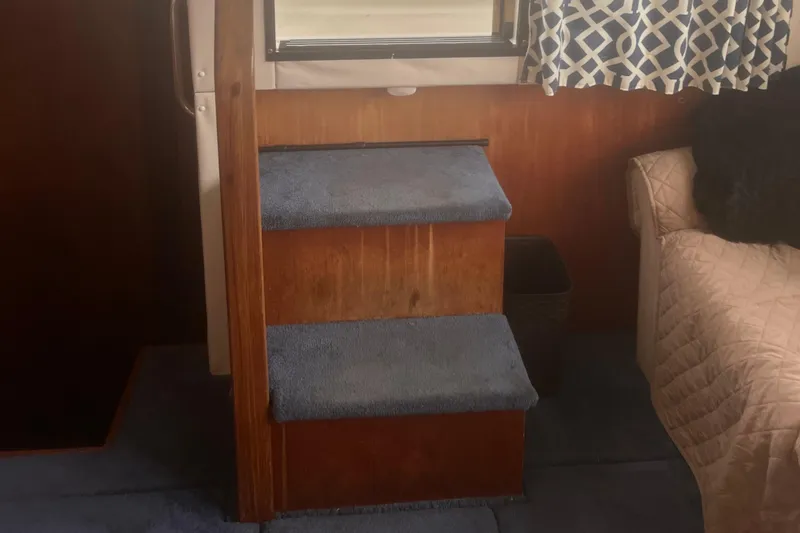 Slide: The Image of Interior of 1994 Carver 350 yacht with carpeted steps and patterned curtains. - 41