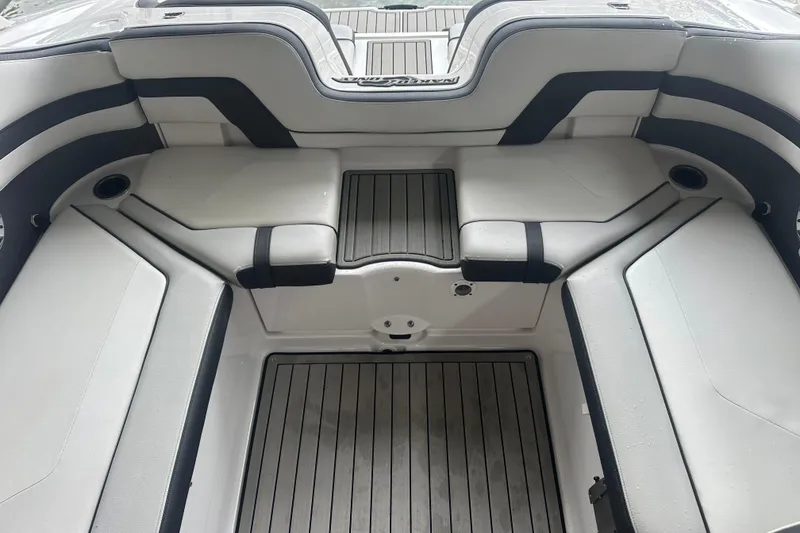 Slide: The Image of 2020 Yamaha Boats 242SE interior seating with sleek, modern design and comfortable upholstery. - 12