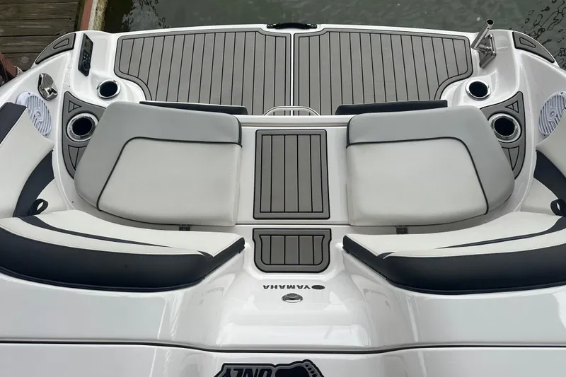 Slide: The Image of 2020 Yamaha Boats 242SE swim platform with cushioned seating and cup holders. - 13