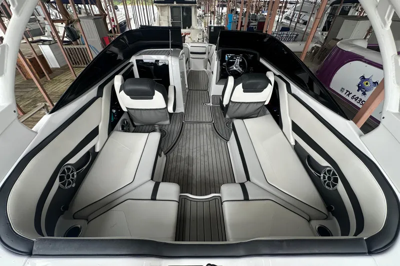 Slide: The Image of 2020 Yamaha Boats 242SE interior with sleek seating and modern dashboard design. - 16