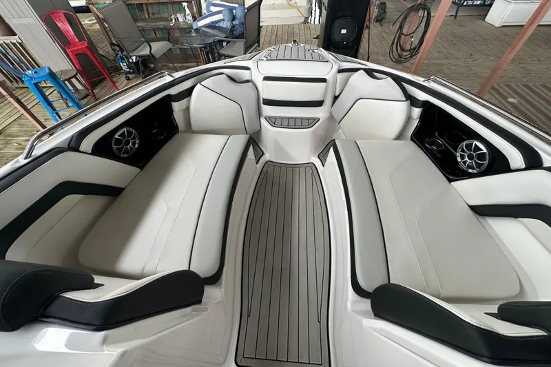 Slide: The Image of 2020 Yamaha Boats 242SE interior with sleek seating and modern design. - 27