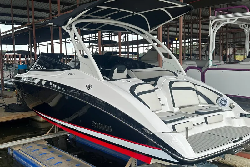 Slide: The Image of 2020 Yamaha Boats 242SE in marina, featuring sleek design and spacious seating. - 5
