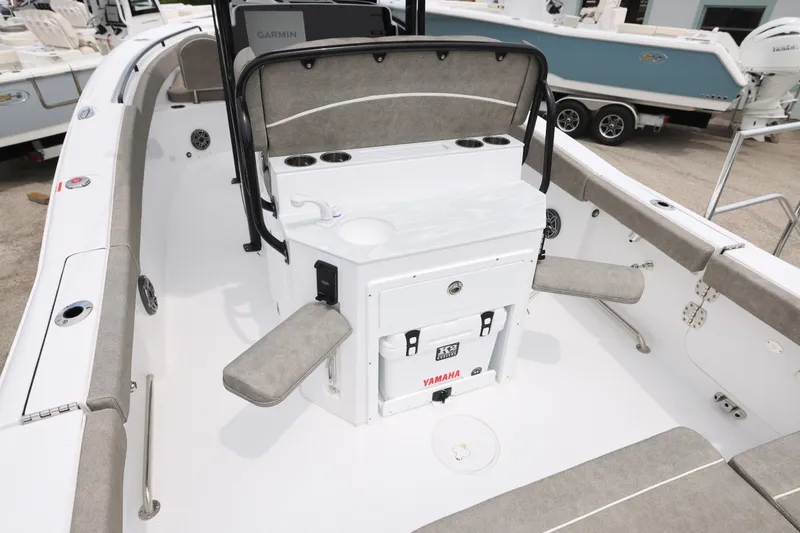 Slide: The Image of 2026 Sea Hunt Ultra 265 SE boat on water, fall savings promotion, $2500 discount offer. - 1