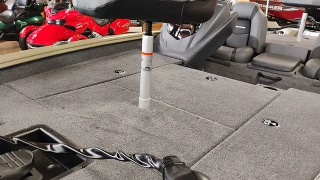 Slide: The Image of Tracker Pro Team 175 TXW 2026 - 10