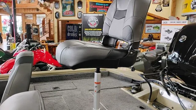 Slide: The Image of Tracker Pro Team 175 TXW 2026 - 14