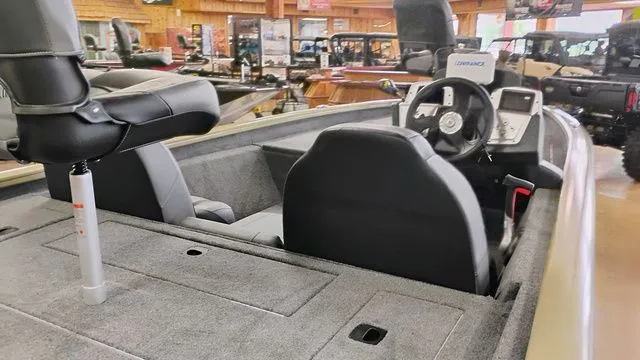 Slide: The Image of Tracker Pro Team 175 TXW 2026 - 16