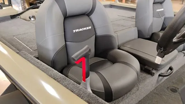 Slide: The Image of Tracker Pro Team 175 TXW 2026 - 25