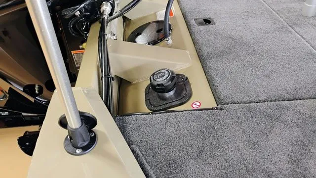 Slide: The Image of Tracker Pro Team 175 TXW 2026 - 28