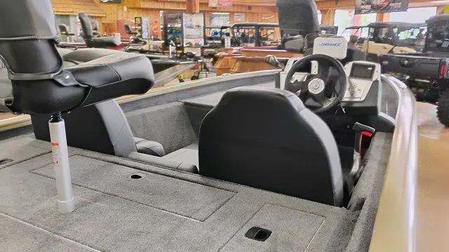 Slide: The Image of Tracker Pro Team 175 TXW 2026 - 29