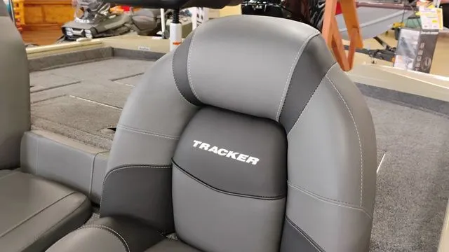 Slide: The Image of Tracker Pro Team 175 TXW 2026 - 32