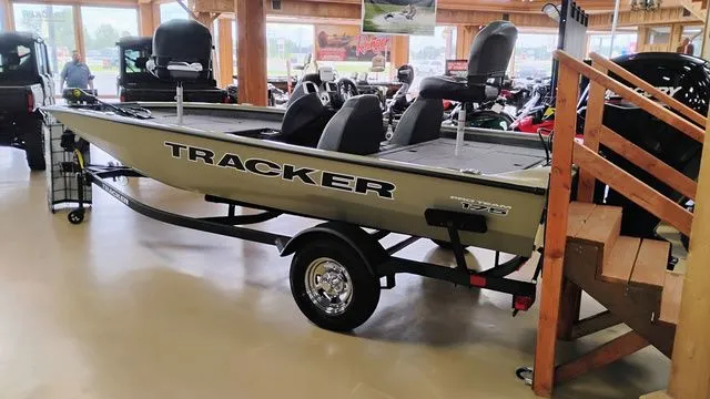 Slide: The Image of Tracker Pro Team 175 TXW 2026 - 42