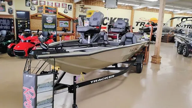 Slide: The Image of Tracker Pro Team 175 TXW 2026 - 43