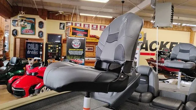 Slide: The Image of Tracker Pro Team 175 TXW 2026 - 9