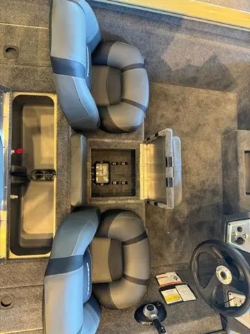 Slide: The Image of Tracker Pro Team 175 TXW 2026 - 10