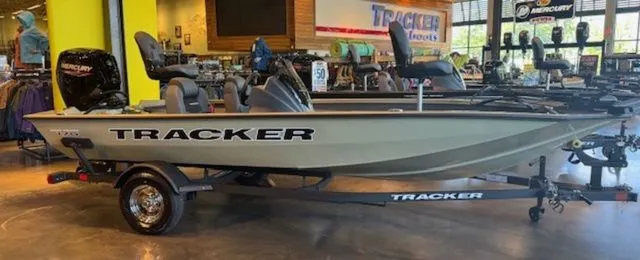 Slide: The Image of Tracker Pro Team 175 TXW 2026 - 14